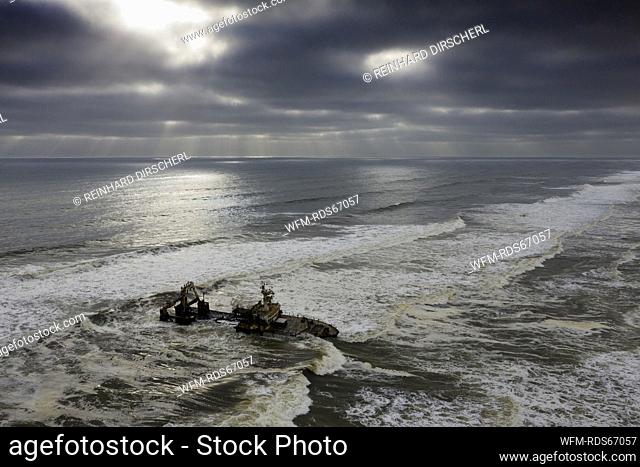 Schiffswrack Zeila an der Skelettkueste, Henties Bay, Namibia | Shipwreck Zeila at Skeleton Coast, Henties Bay, Namibia