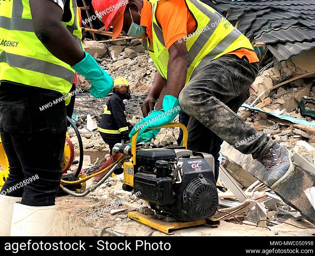Abuja, Nigeria. 29th August 2022. Rescue workers at the scene of a collapsed building in Kubwa, a suburb of Abuja, Nigeria’s capital city