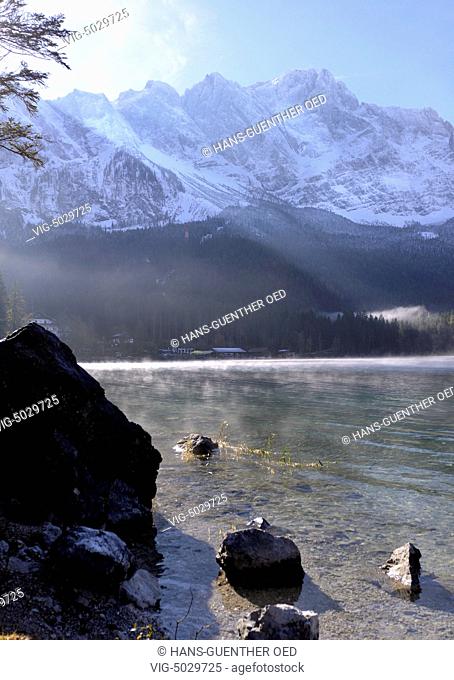 19.10.2014, Eibsee, GER, Germany, the Eibsee in autumn, in the background the Alps near Grainau and Garmisch-Partenkirchen - Grainau/Garmisch-Partenkirchen