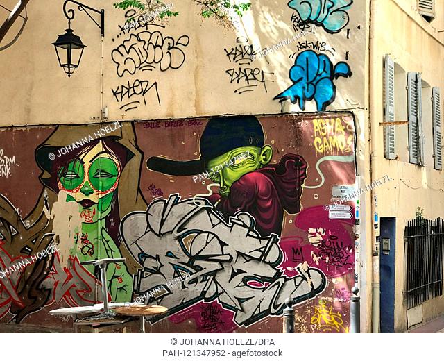 Graffiti - Street Art in the quarter Le Panier , the oldest part of Marseille | usage worldwide. - Marseille/Provence-Alpes-Côte d??Azur/France