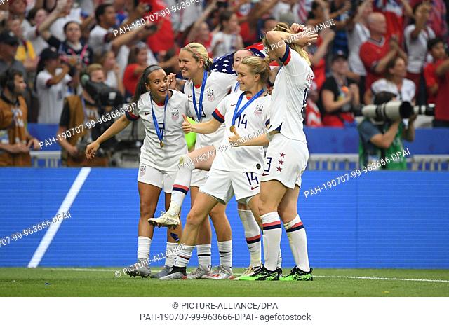 07 July 2019, France (France), Décines-Charpieu: Football, women: WM, USA - Netherlands, Final, Stade de Lyon: US players Mallory Pugh (l-r), Crystal Dunn