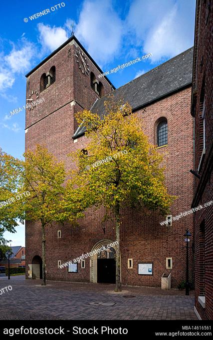 Germany, Suedlohn, Westmuensterland, Muensterland, Westphalia, North Rhine-Westphalia, Catholic parish church St. Vitus, Spaet Gothic, brick building
