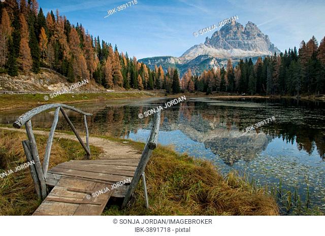 Lago d'Antorno in autumn, Drei Zinnen Nature Park, Dolomites, South Tyrol, Italy
