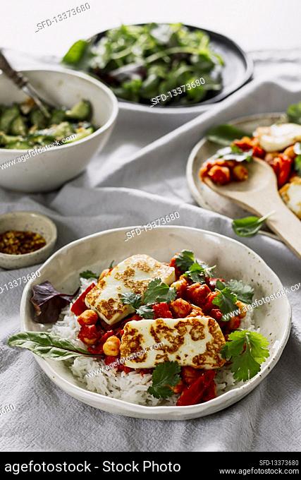 Grilled halloumi with vegetables and rice