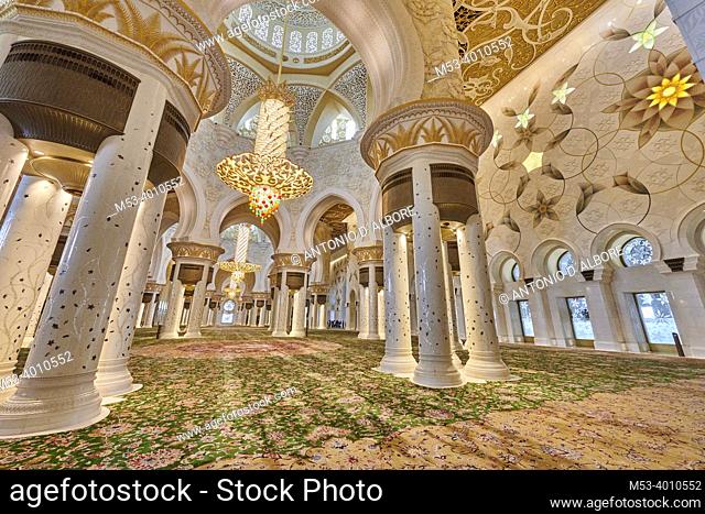 The main prayer room at Sheikh Zayed Mosque. Abu Dhabi. United Arab Emirates