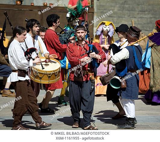 musicians and street artist  Medieval Fair  Balmaseda, Biscay, Basque Country, Spain