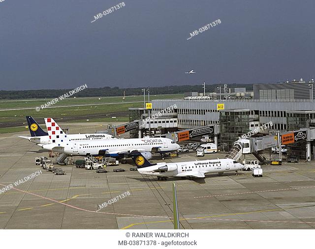 Germany, Düsseldorf, airport, airplanes, gangways, no property release, North Rhine-Westphalia, airport-buildings, terminal, advance, dispatch