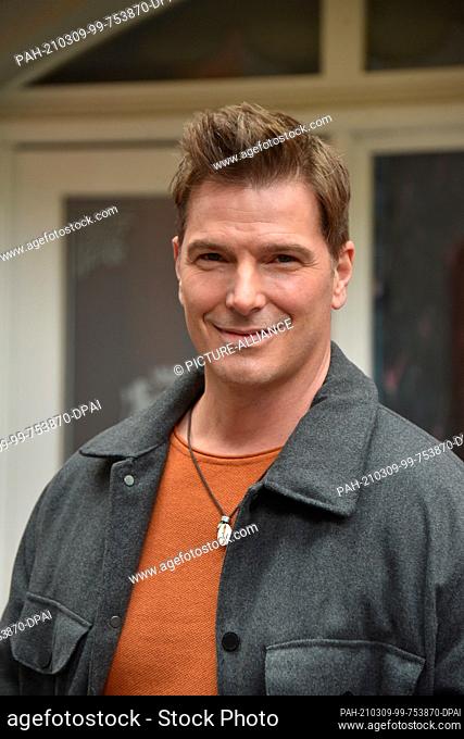 09 March 2021, North Rhine-Westphalia, Cologne: Actor and musical star Jan Ammann (in the role of Chris Weigel ) poses in the setting of the RTL series ""Unter...