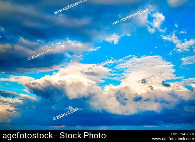 Bright picturesque sky background with cumulus clouds