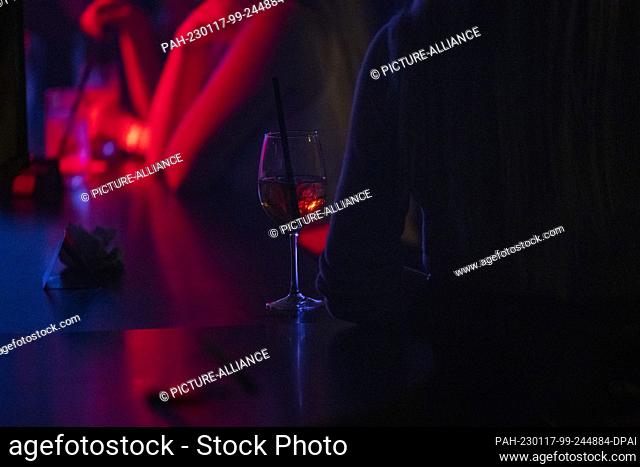 PRODUCTION - 15 January 2023, Hessen, Frankfurt/Main: A drink stands unobserved on a table in the club. With the question ""Is Luisa here?"" girls and women can...
