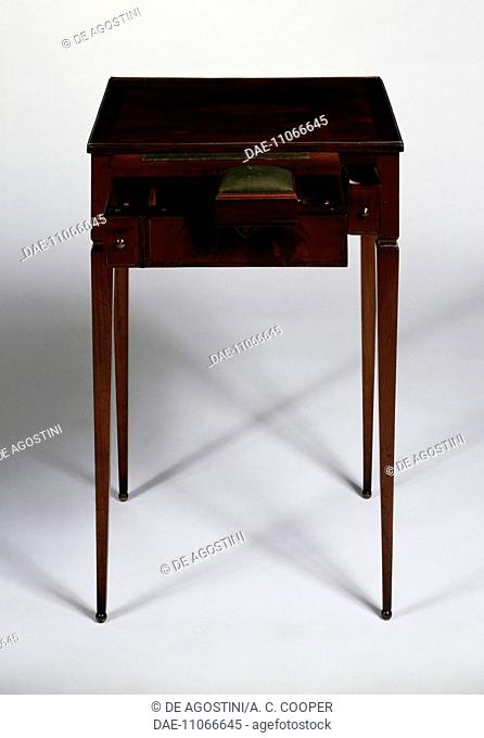 Directoire style mahogany work table- writing desk with brass inlays, ca 1800. 19th century