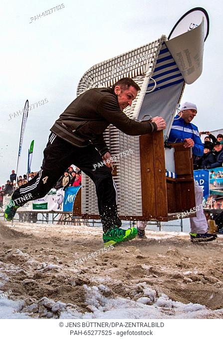Patrick Lehmann (r) and Robert Ninas (l) in action at the Beach-Chair-Sprint World Cup in Zinnowitz, Germany, 23 January 2016