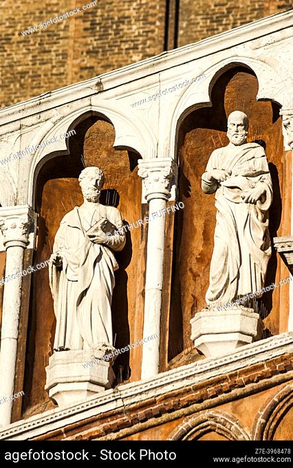 Niches with sculptures. Detail of Church of the Madonna of the Garden (Chiesa della Madonna dell'Orto). Telephoto. Venice, Veneto Region, Italy, Europe