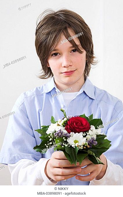 Teenager, boy, intimidates, smiling, flower-bouquet, holding, portrait, people, teenagers, happily, cheerfully, giving, giving, thanks, surprise, apology