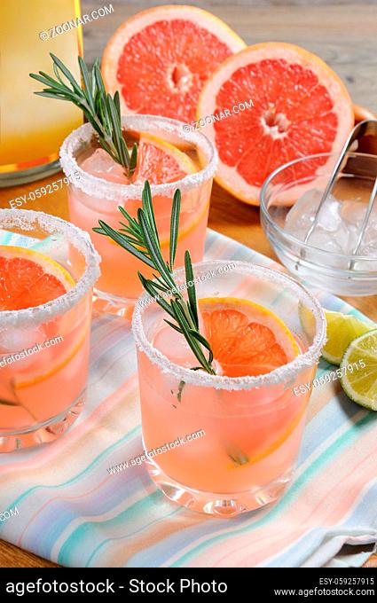 This magnificent cocktail of fresh pink Palomas will change the way you look at tequila. A festive drink is ideal for brunch, parties and holidays