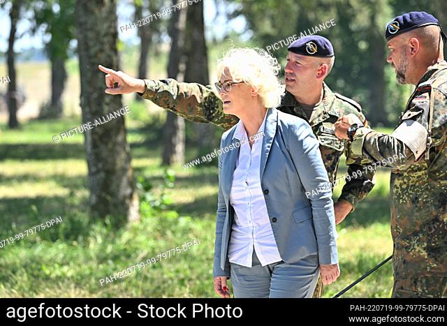 19 July 2022, Baden-Wuerttemberg, Stetten am kalten Markt: Christine Lambrecht (SPD), Federal Minister of Defense, looks on during a troop visit of Artillery...