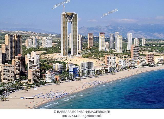 Playa de Poniente beach with the Intempo skyscraper or Benidorm Edificio Intempo, Benidorm, Province of Alicante, Spain