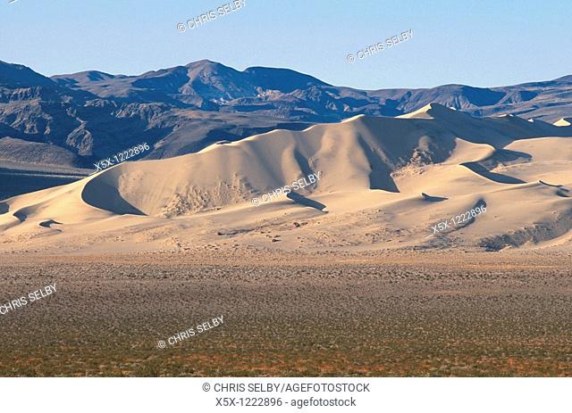 Eureka Sand Dunes and Last Chance Range mountains in Death Valley, California, USA