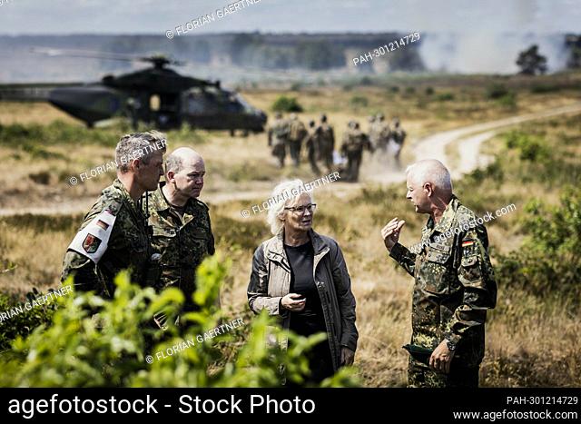 Christine Lambrecht (SPD), Federal Minister of Defence, photographed during an exercise by Jaeger Battalion 292 at the Bundeswehr Combat Training Center in...