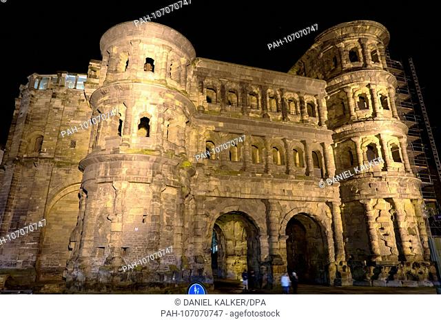 Germany: The Roman city gate 'Porta Nigra' in Trier, viewed from the south..Photo from 17. February 2018. | usage worldwide