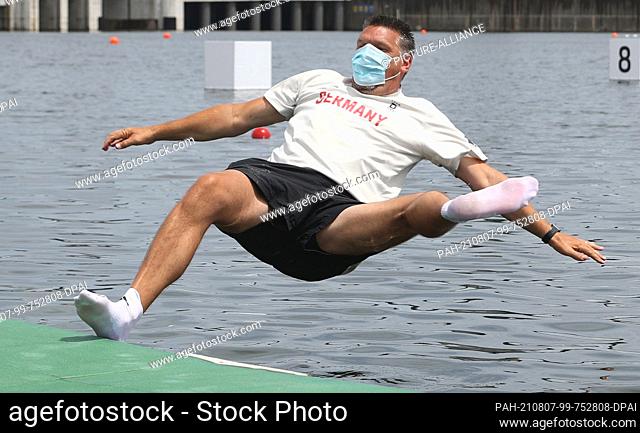 07 August 2021, Japan, Tokio: Canoe: Olympia, Kayak-Fours, 500 m, Men, Final in the Sea Forest Waterway. Kayak foursome from Germany wins gold and Arndt Hanisch...