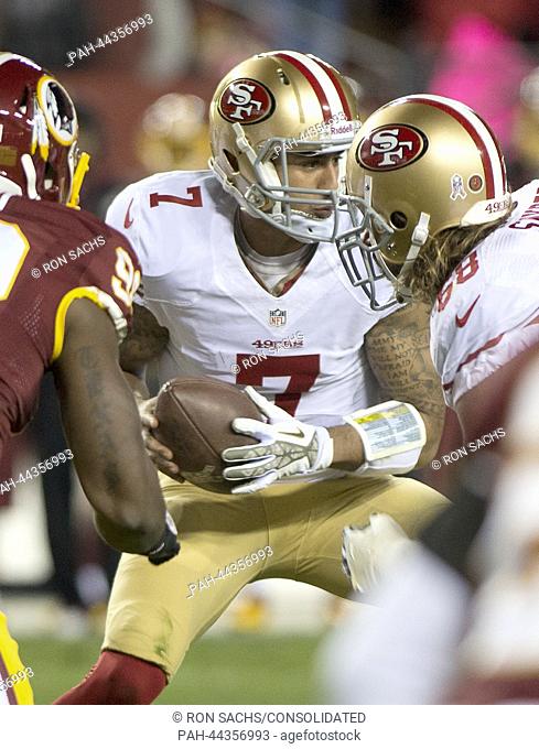 San Francisco 49ers quarterback Colin Kaepernick (C) looks to hand-off in first quarter action against the Washington Redskins at FedEx Field in Landover, USA