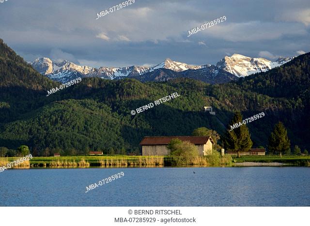 Eichsee overlooking Kesselberg and Karwendel, near Kochel, Bavarian Alps, Upper Bavaria, Bavaria, Germany