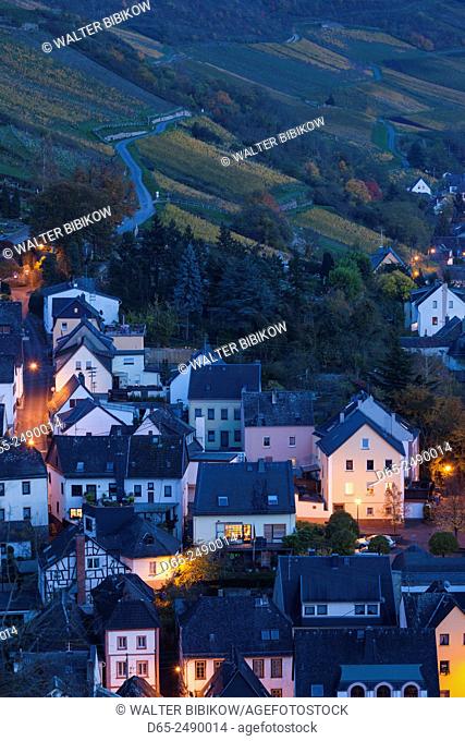 Germany, Hesse, Lorch am Rhein, elevated town view, dusk