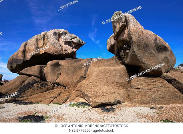 Tregastel, Rock formations, Pink granite coast, Cote de Granit Rose, Cotes d'Armor, Côtes-d'Armor, Perros-Guirec Comune , Lannion District, Bretagne, Brttany