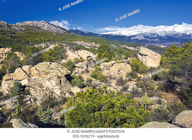 La Cuerda Larga desde el cerro de la Higuera en La Pedriza  Parque Regional de la Cuenca Alta del Manzanares  Comunidad de Madrid  España