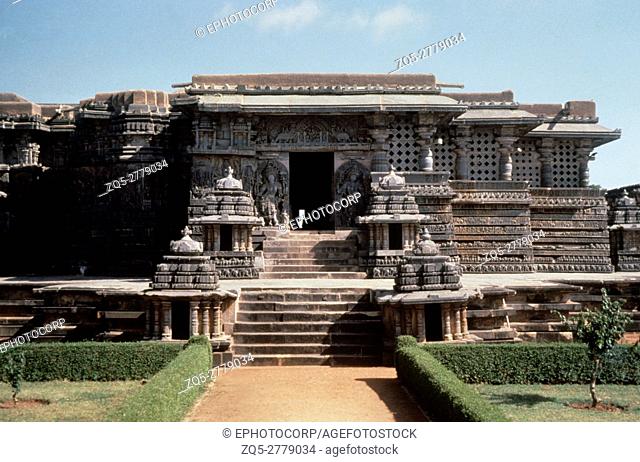 Halebid (India) hoysalesvara temple south entrance