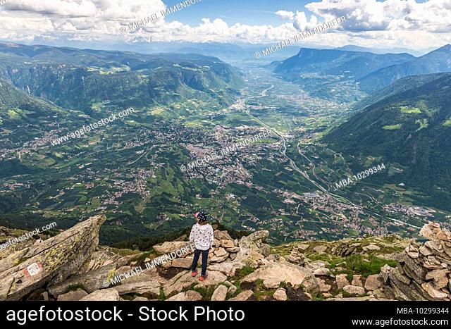 Italy, South Tyrol, Dorf Tirol, Kind looks from the summit of the Mutspitze to Merano and the Adige Valley with its apple orchards to Eppan