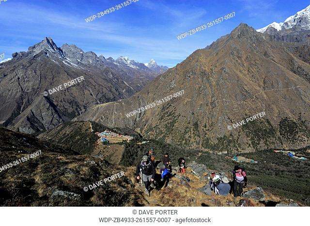 Trekkers on Tengboche Ri mountain, Everest base camp trek, Himalayan mountains, UNESCO World Heritage Site, Sagarmatha National Park, Solu-Khumbu district