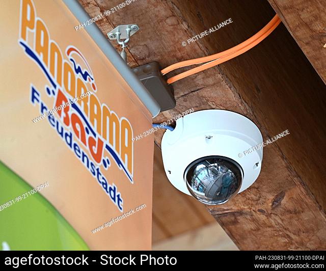 PRODUCTION - 28 August 2023, Baden-Württemberg, Freudenstadt: A video camera has been installed in the Panorama pool in Freudenstadt
