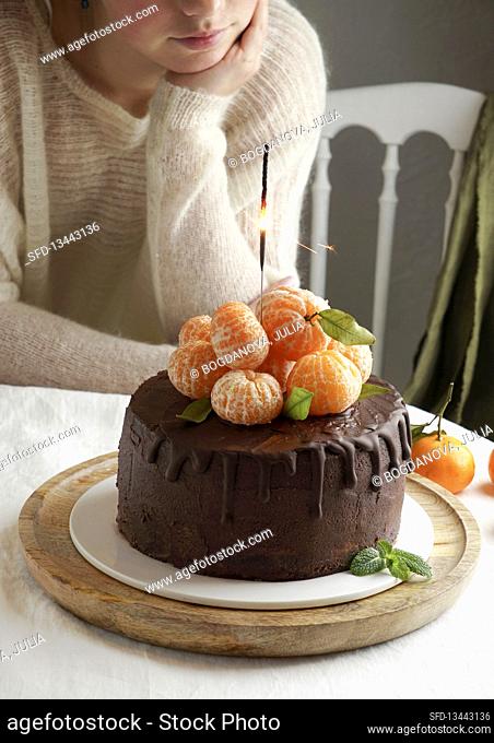 Chocolate cake, decorate with tangerines