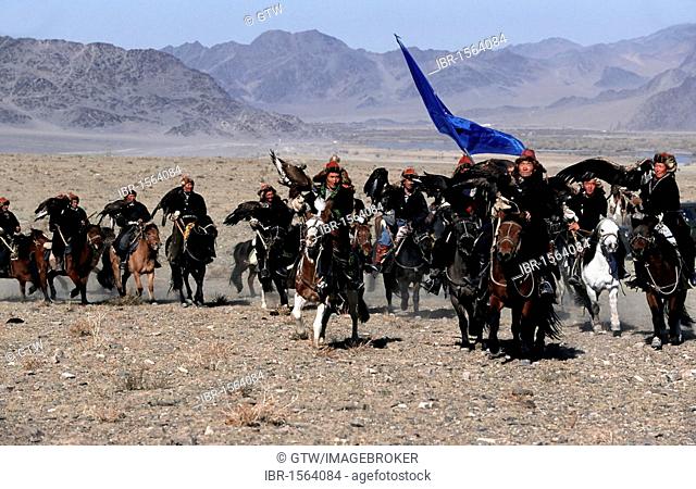 Kazakhs eagle hunters on their way the to the Golden Eagle Festival, Bayan Oelgii, Altai Mountains, Mongolia, Asia