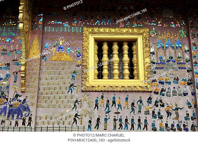 Close up of a decorated wall in the bouddhist temple of Vat xieng thong November 11, 2009