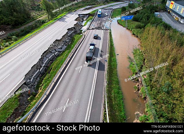 Large damages at E6 near Stenungsund. The road is closed in both directions after persistent rain has caused a large landslide where several cars and a buses...
