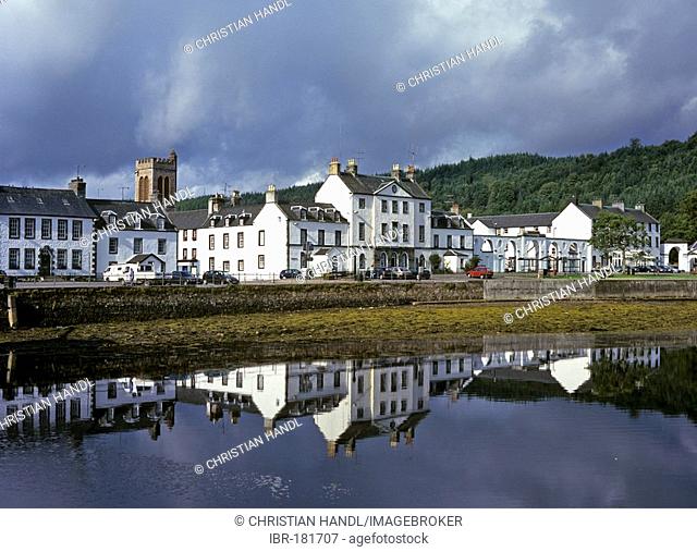 The old houses are mirrored in the waters of Loch Fyne, Inverary, Argyll, Scotland, Great Britain