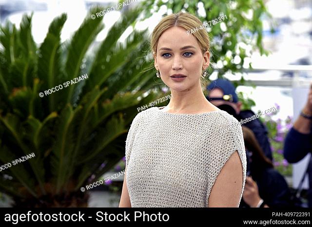CANNES, FRANCE - MAY 21: Jennifer Lawrence attends the ""Bread And Roses"" photocall at the 76th annual Cannes film festival at Palais des Festivals on May 21