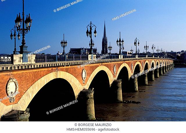 France, Gironde, Bordeaux, Area listed as World Heritage by UNESCO, Pont de Pierre and Gironde River