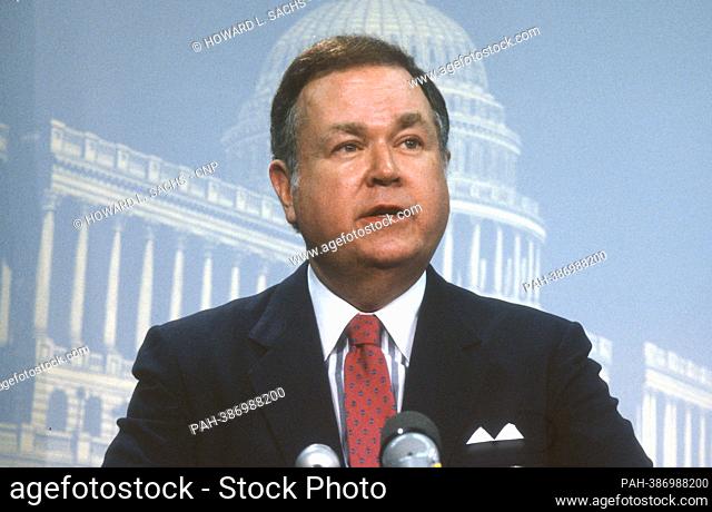 United States Senator David Boren (Democrat of Oklahoma) makes a statement in the U.S. Capitol following the announcement of the start of Operation Desert Storm...