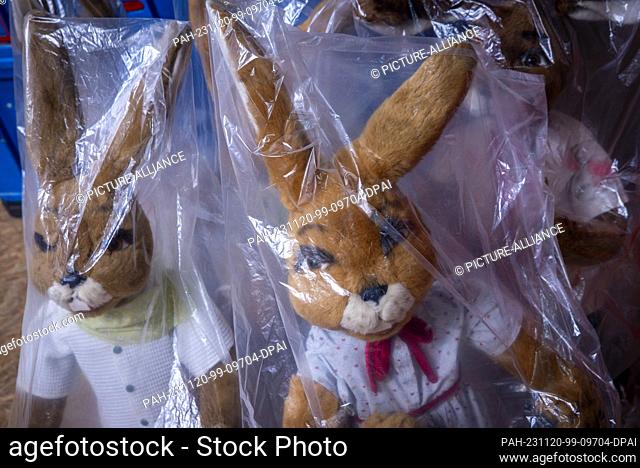 PRODUCTION - 12 October 2023, Mecklenburg-Western Pomerania, Schwerin: An Easter bunny family is tucked under plastic bags and is waiting on one of von Hippel's...