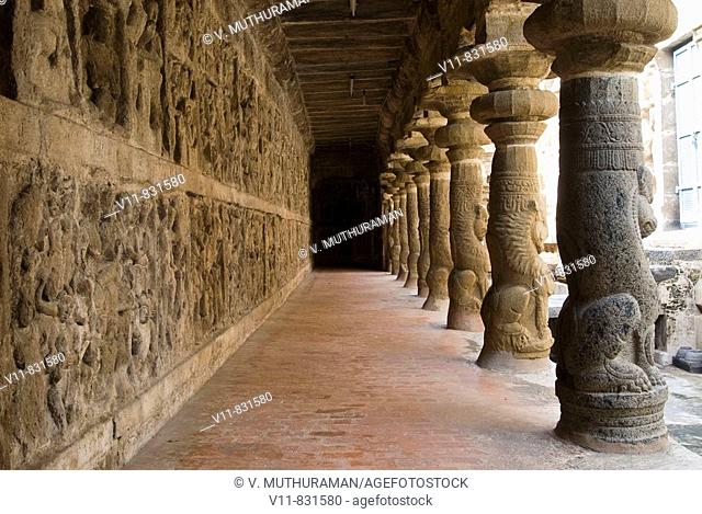 Lion Pillared Corridor in Vaikuntha Perumal Temple in Kanchipuram, Tamil Nadu.Vaikuntha Perumal Temple is an important Vishnu temple built by the Pallava King...