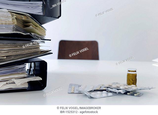 File folders, tablets, office, symbolic image for burnout, stress at work