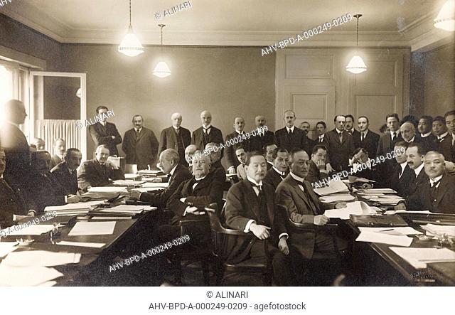 Album Jack Bosio - War Campaign 1917-1920 : meeting of the Council of the League of Nations in Geneva, shot 1920