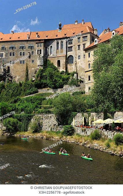 canoes on the Vltava at the foot of the Cesky Krumlov Castle, South Bohemia, Czech Republic, Europe