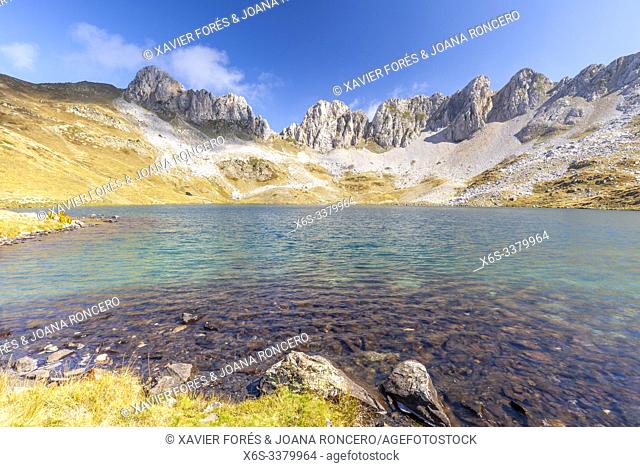 Ibon de Acherito - Acherito lake, Valle de Hecho, Huesca, Spain
