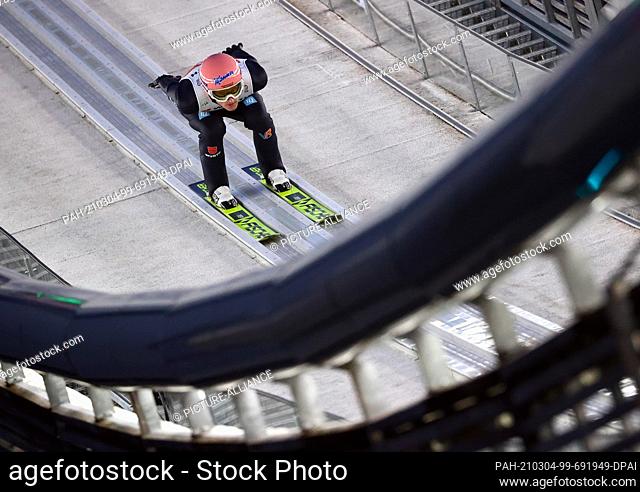 04 March 2021, Bavaria, Oberstdorf: Nordic skiing: World Championships, Ski jumping - large hill, men, qualification. Severin Freund from Germany in action