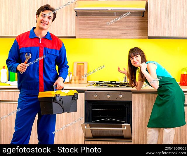 The woman with contractor at kitchen discussing repair